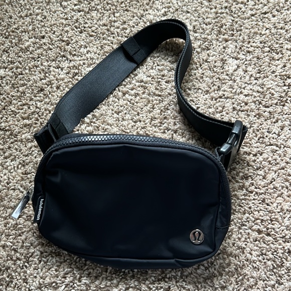 Lululemon Belt Bag - Picture 5 of 5